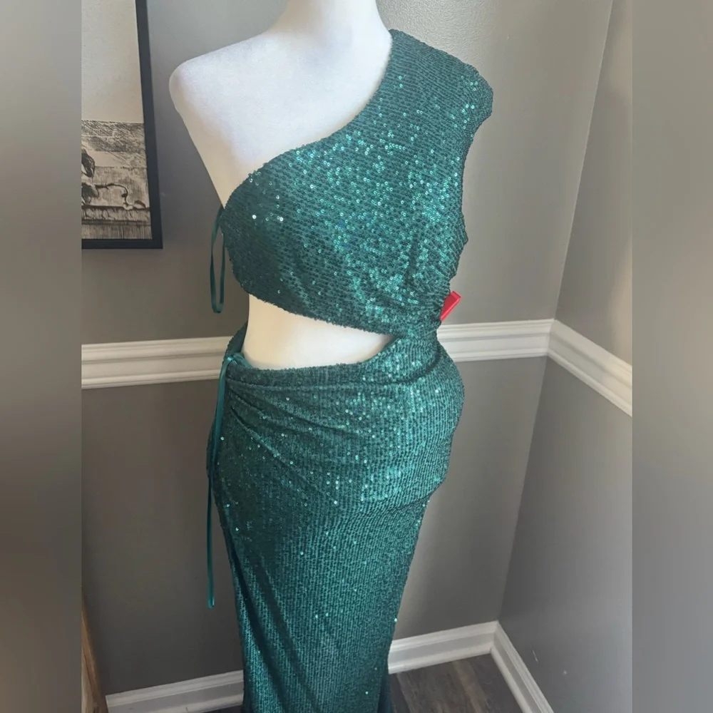 Ieena Mac Duggal 42022 Green Sequined One Shoulder Cut Out Evening Gown Maxi‎ 2